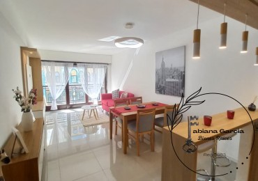 ¡IMPECABLE 3 AMBIENTES AL FRENTE CON BALCON Y LUZ NATURAL TODO EL DIA! VENTA