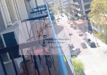Ambiente Amplio con Balcon a La Calle en Sexto Piso! Muy Luminoso!